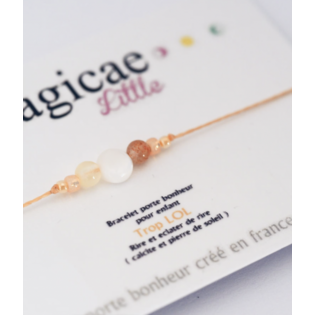 Bracelet porte bonheur ENFANT. Trop LOL - rire et éclater de rire ( calcite et pierre de soleil )